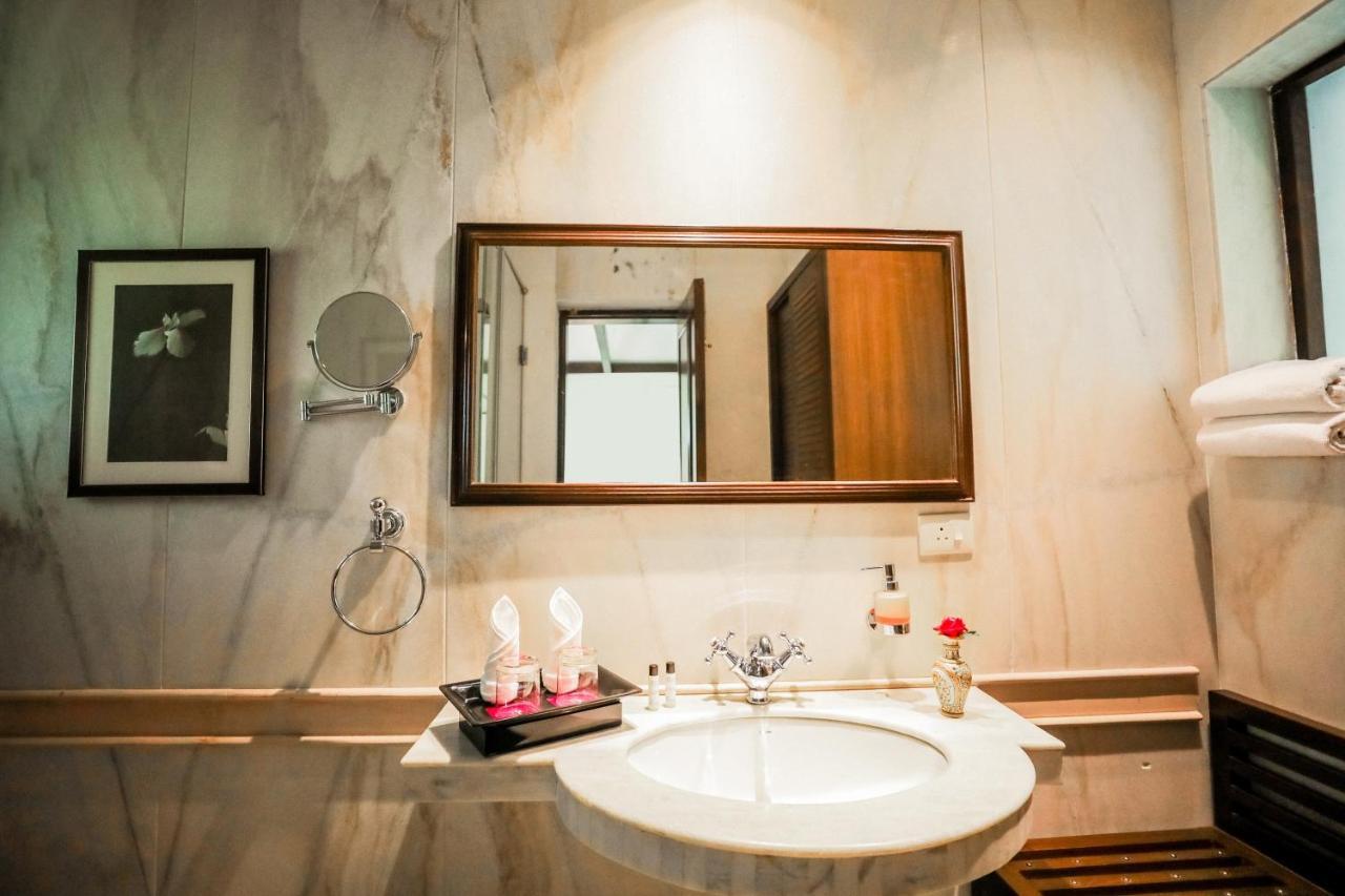 Saptapuri By Royal Orchid Hotels Limited Benares Buitenkant foto